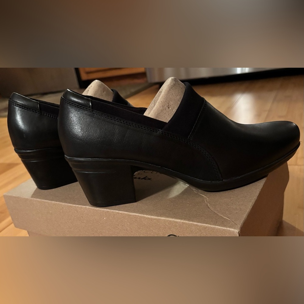 Clarks Womens Emslie Summit Loafer Black Leather/Pump Shoe Size 8 M (New).